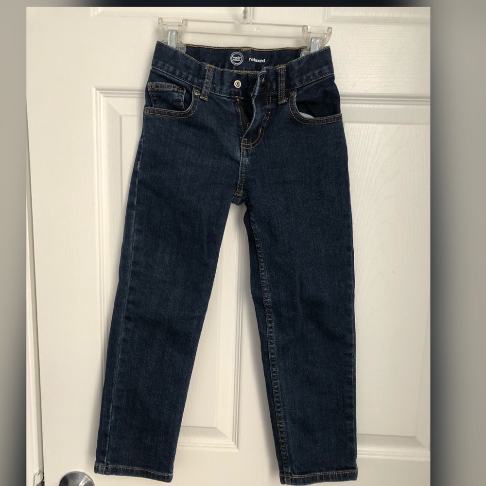 Boys relaxed blue jeans size 6.